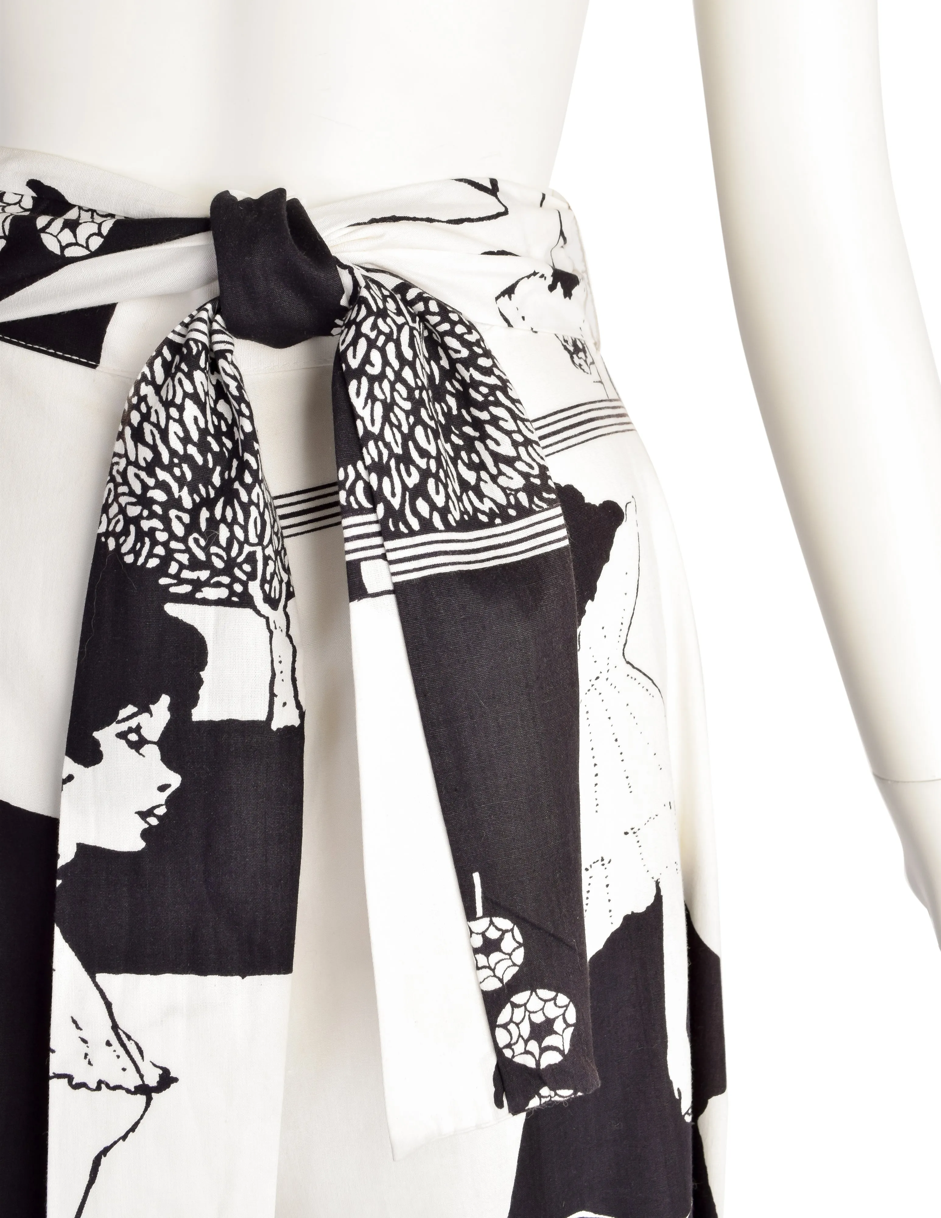 1970s Vintage Aubrey Beardsley Art Nouveau Novelty Print Black and White Palazzo Pants