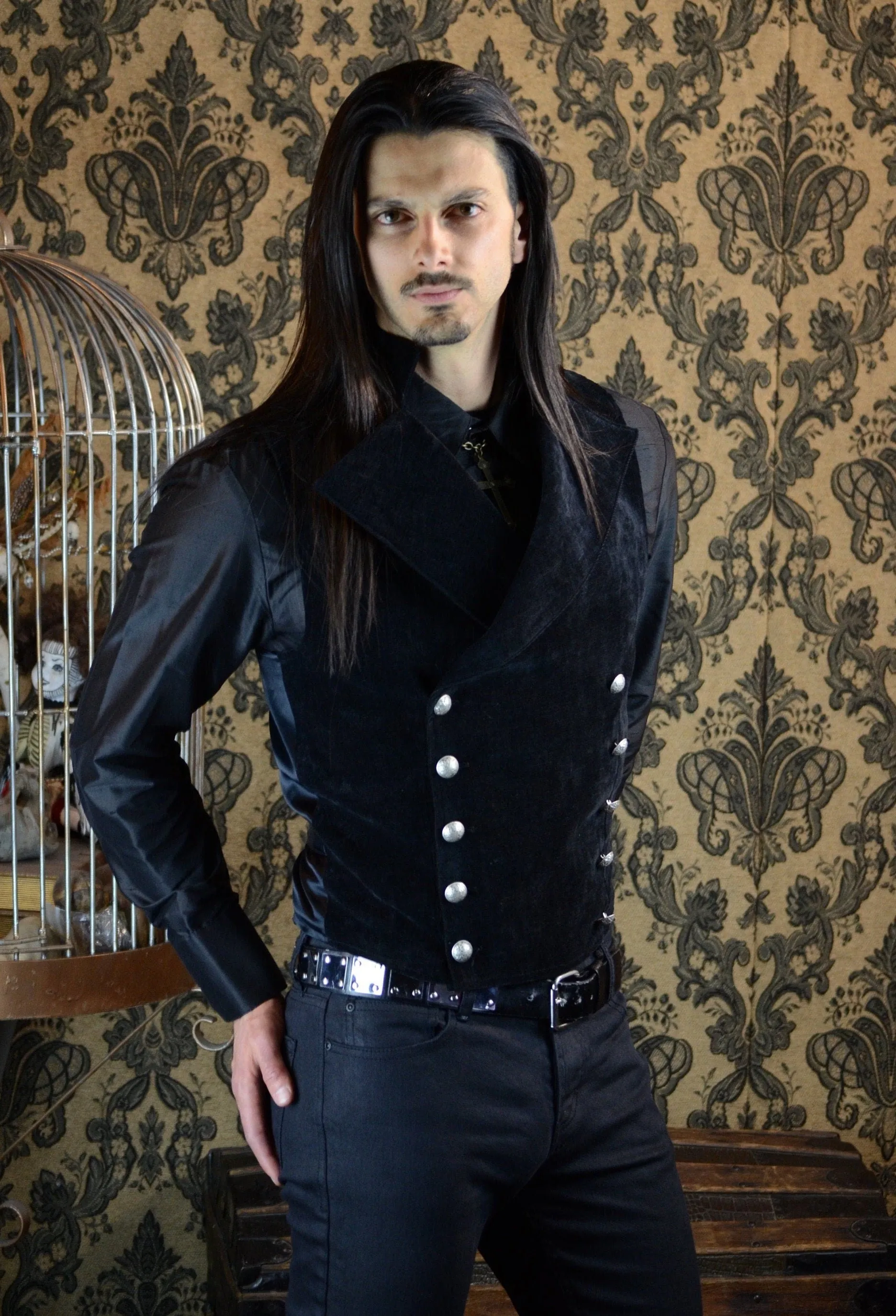 CAVALIER VEST - BLACK VELVET