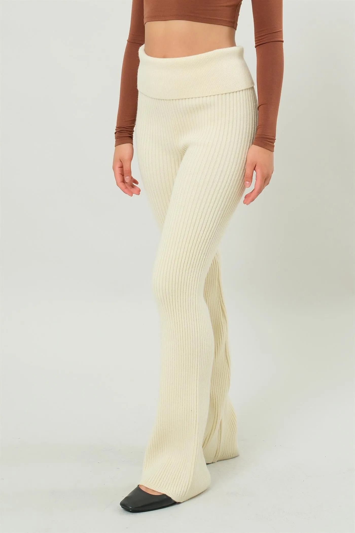 DZ24G075-Fold Over Waist Ribbed Flared Knit Pants