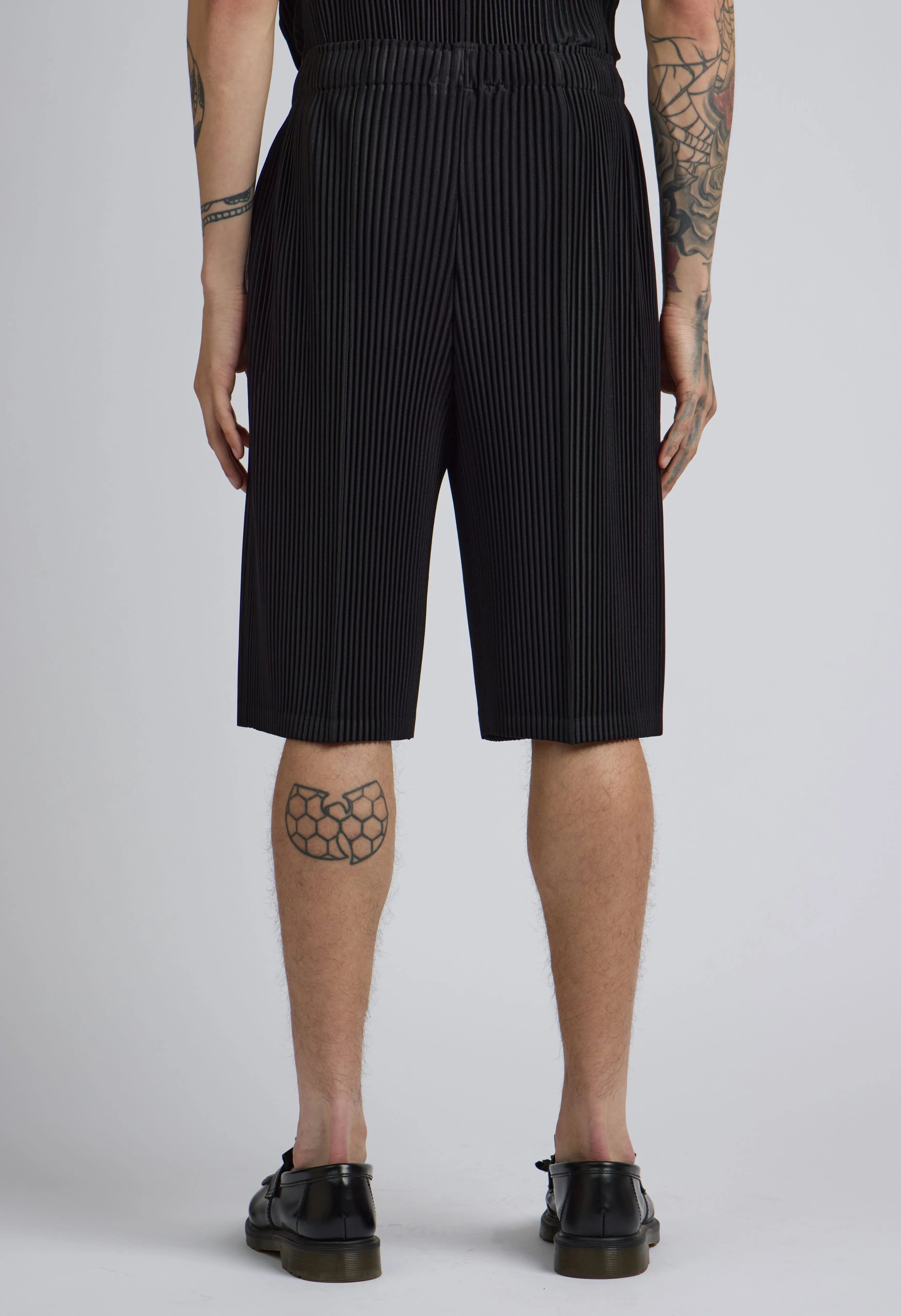 Mid Pleated Short In Black